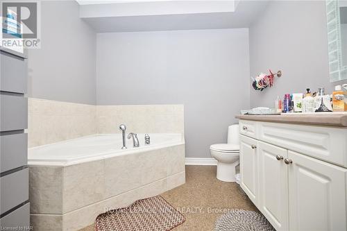 8040 Post Road, Niagara Falls, ON - Indoor Photo Showing Bathroom