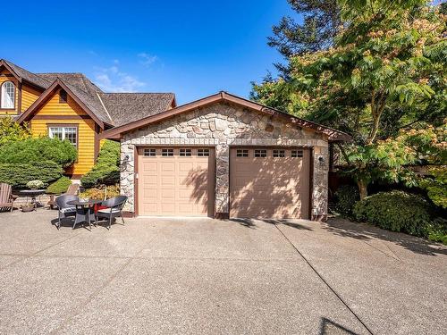 4696 Montrose Dr, Courtenay, BC 