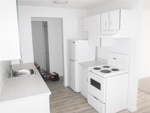 908 Carlton Terr, Esquimalt, BC - Indoor Photo Showing Kitchen