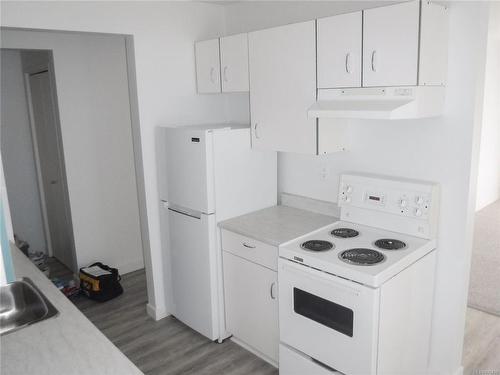 908 Carlton Terr, Esquimalt, BC - Indoor Photo Showing Kitchen