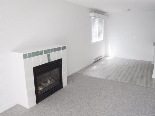 908 Carlton Terr, Esquimalt, BC - Indoor With Fireplace