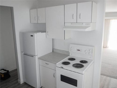 908 Carlton Terr, Esquimalt, BC - Indoor Photo Showing Kitchen