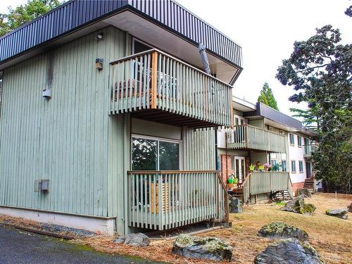 908 Carlton Terr, Esquimalt, BC - Outdoor With Deck Patio Veranda With Exterior