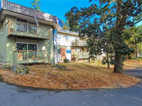 908 Carlton Terr, Esquimalt, BC - Outdoor