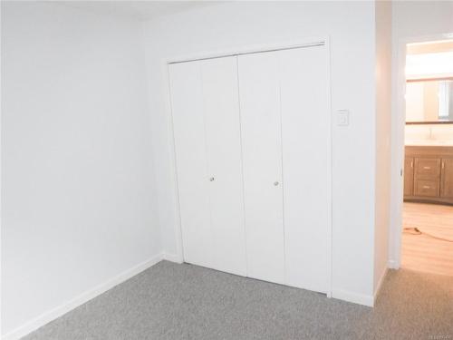 908 Carlton Terr, Esquimalt, BC - Indoor Photo Showing Other Room