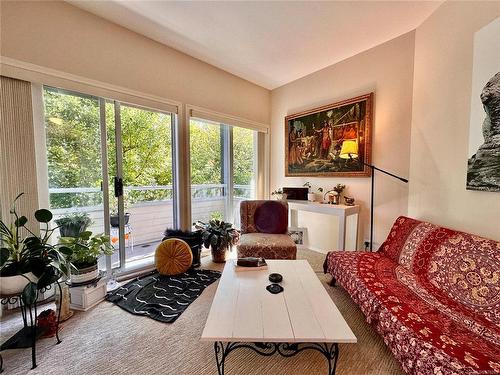 205-501 4Th St, Courtenay, BC - Indoor Photo Showing Living Room