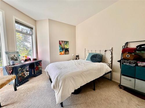 205-501 4Th St, Courtenay, BC - Indoor Photo Showing Bedroom