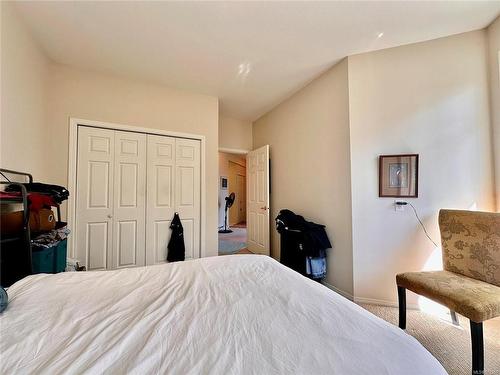 205-501 4Th St, Courtenay, BC - Indoor Photo Showing Bedroom