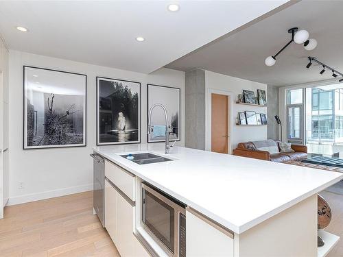 301-989 Johnson St, Victoria, BC - Indoor Photo Showing Kitchen With Double Sink