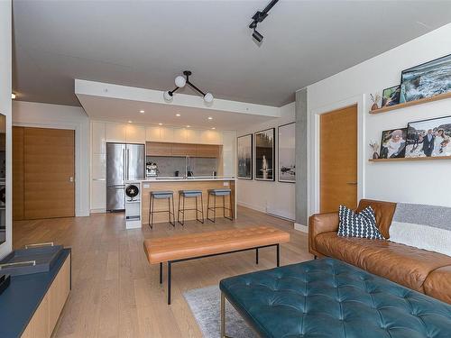 301-989 Johnson St, Victoria, BC - Indoor Photo Showing Living Room