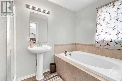 119 Lilibet Crescent, Ottawa, ON - Indoor Photo Showing Bathroom