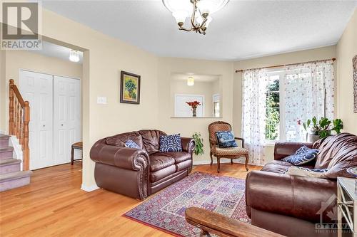 119 Lilibet Crescent, Ottawa, ON - Indoor Photo Showing Living Room