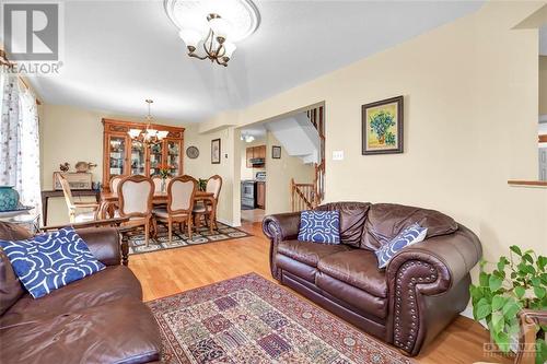 119 Lilibet Crescent, Ottawa, ON - Indoor Photo Showing Living Room