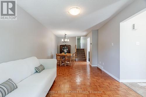 12 Sasha Crescent, London, ON - Indoor Photo Showing Living Room