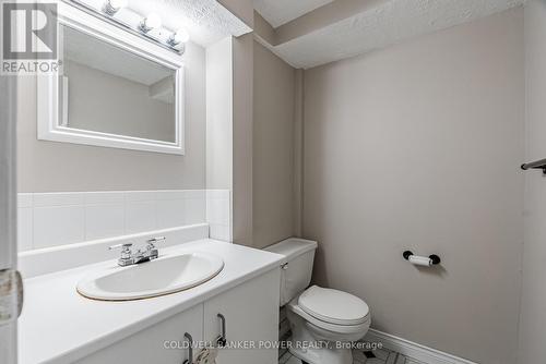 12 Sasha Crescent, London, ON - Indoor Photo Showing Bathroom