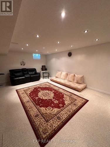 558 Candlestick Circle, Mississauga (Hurontario), ON - Indoor Photo Showing Other Room