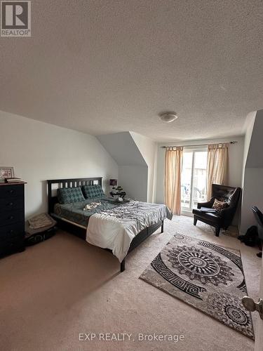 558 Candlestick Circle, Mississauga, ON - Indoor Photo Showing Bedroom