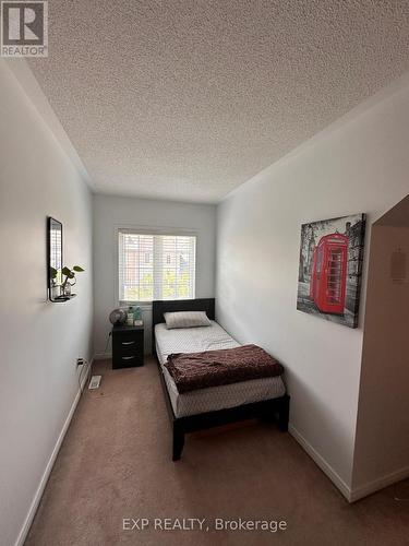 558 Candlestick Circle, Mississauga, ON - Indoor Photo Showing Bedroom