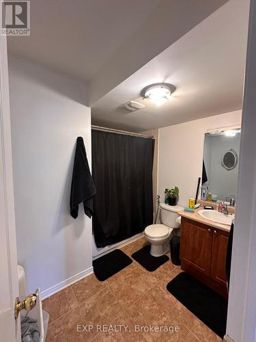 558 Candlestick Circle, Mississauga, ON - Indoor Photo Showing Bathroom