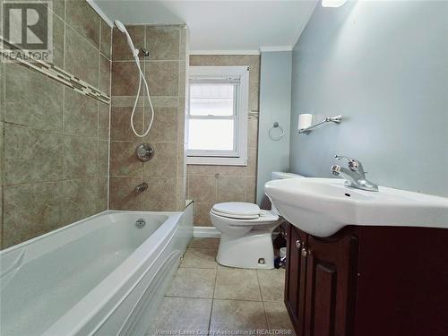 1111 Lillian Avenue, Windsor, ON - Indoor Photo Showing Bathroom