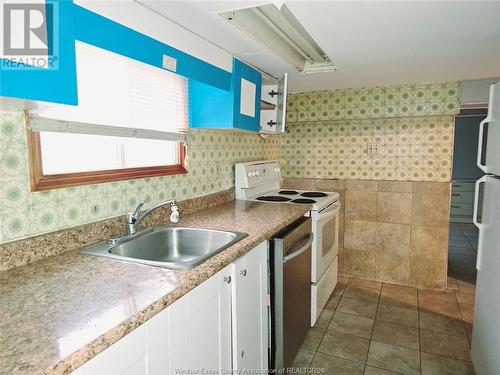 1111 Lillian Avenue, Windsor, ON - Indoor Photo Showing Kitchen