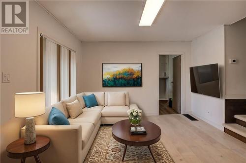 830 Lonsdale Avenue, Sudbury, ON - Indoor Photo Showing Living Room