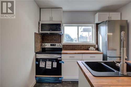 830 Lonsdale Avenue, Sudbury, ON - Indoor Photo Showing Kitchen With Double Sink