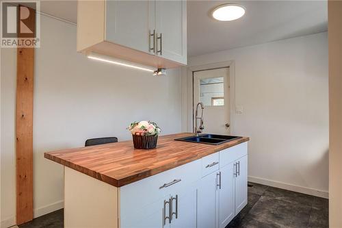 830 Lonsdale Avenue, Sudbury, ON - Indoor Photo Showing Kitchen With Double Sink