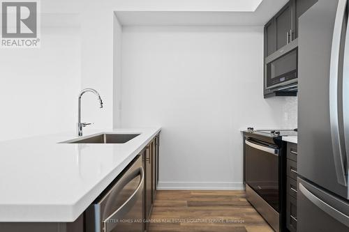 1013 - 470 Dundas Street E, Hamilton (Waterdown), ON - Indoor Photo Showing Kitchen With Stainless Steel Kitchen With Upgraded Kitchen