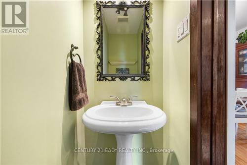 167 Raglan Street N, Renfrew, ON - Indoor Photo Showing Bathroom