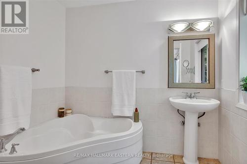 1461 Sunset Drive, Cavan Monaghan, ON - Indoor Photo Showing Bathroom