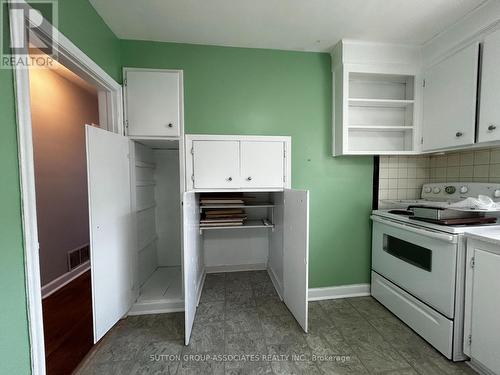 3 - 131 Kenwood Avenue, Toronto, ON - Indoor Photo Showing Kitchen