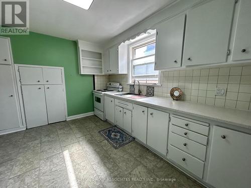 3 - 131 Kenwood Avenue, Toronto, ON - Indoor Photo Showing Kitchen