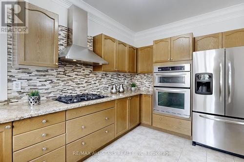 143 Napa Hill Court, Vaughan, ON - Indoor Photo Showing Kitchen With Upgraded Kitchen