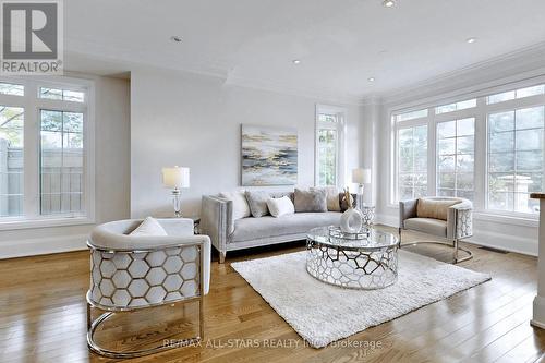 143 Napa Hill Court, Vaughan, ON - Indoor Photo Showing Living Room