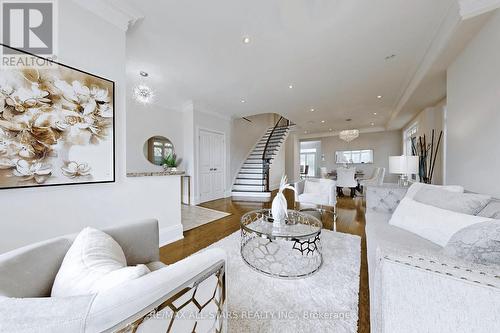 143 Napa Hill Court, Vaughan, ON - Indoor Photo Showing Living Room