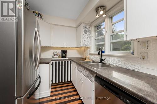 30 Hewson Crescent, Halton Hills, ON - Indoor Photo Showing Kitchen With Stainless Steel Kitchen With Double Sink