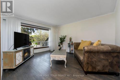 30 Hewson Crescent, Halton Hills, ON - Indoor Photo Showing Living Room