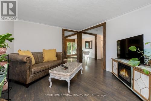 30 Hewson Crescent, Halton Hills, ON - Indoor Photo Showing Living Room