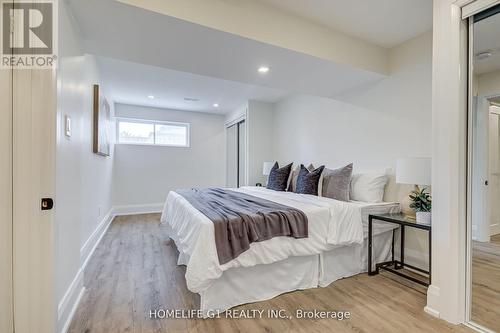 278 Mississauga Valley Boulevard, Mississauga (Mississauga Valleys), ON - Indoor Photo Showing Bedroom