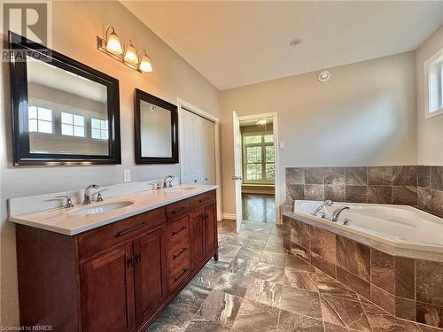 29 Francis Street, North Bay, ON - Indoor Photo Showing Bathroom