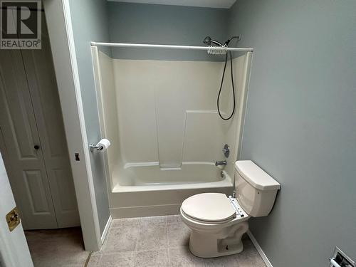 211 2Nd Street, Vernon, BC - Indoor Photo Showing Bathroom