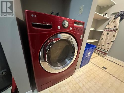 211 2Nd Street, Vernon, BC - Indoor Photo Showing Laundry Room