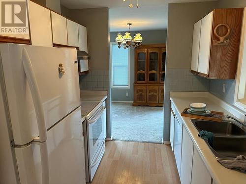 211 2Nd Street, Vernon, BC - Indoor Photo Showing Kitchen