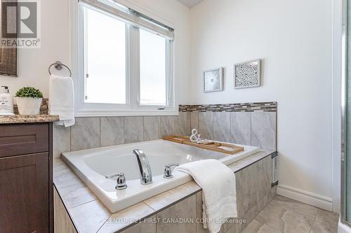 1316 Whetherfield Street, London, ON - Indoor Photo Showing Bathroom