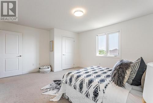 1316 Whetherfield Street, London, ON - Indoor Photo Showing Bedroom