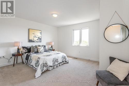 1316 Whetherfield Street, London, ON - Indoor Photo Showing Bedroom