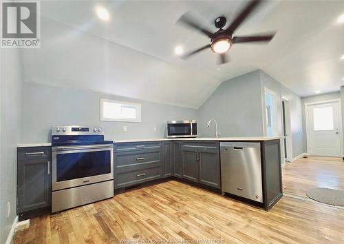 342 Renaud Line, Lakeshore, ON - Indoor Photo Showing Kitchen