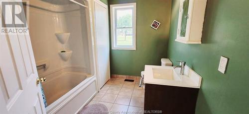 342 Renaud Line, Lakeshore, ON - Indoor Photo Showing Bathroom