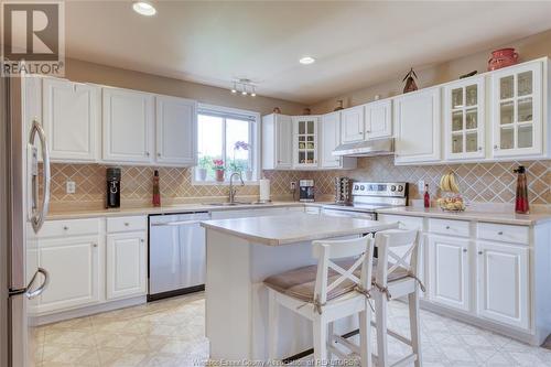 1155 Lakeview Avenue, Windsor, ON - Indoor Photo Showing Kitchen